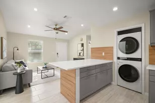 1705 E 14th St, Austin, TX 78702 - Photo 12