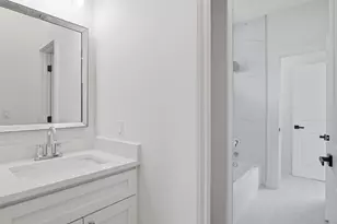 504 Walker St, Smithville, TX 78957 - Photo 24