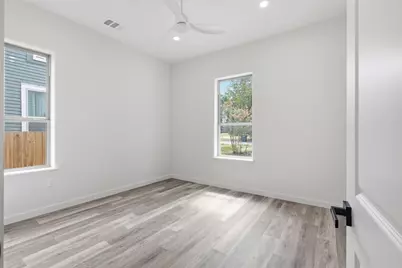 504 Walker Street, Smithville, TX 78957 - Photo 12