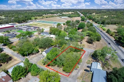 1603 Gordon Street, Bastrop, TX 78602 - Photo 2