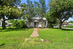 513 N Ave F, Elgin, TX 78621 - Photo 4