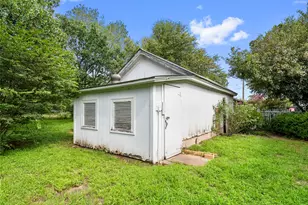 513 N Ave F, Elgin, TX 78621 - Photo 6