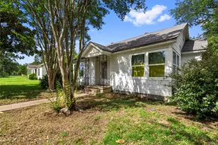 513 N Ave F, Elgin, TX 78621 - Photo 2