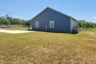 577 (Lot 10) County Road 422 A Rd, Stockdale, TX 78160 - Photo 40