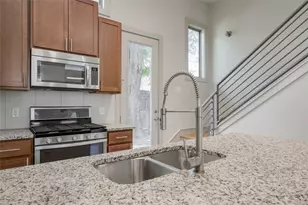 2612 Willow St, Austin, TX 78702 - Photo 12