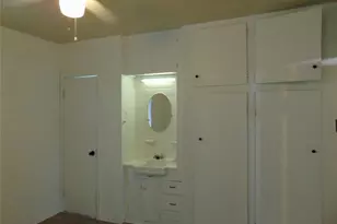 1701 E 38th St, Austin, TX 78722 - Photo 8