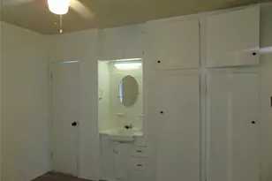 1701 E 38th St, Austin, TX 78722 - Photo 8