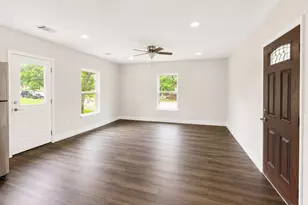 904 E Austin St, Luling, TX 78648 - Photo 4