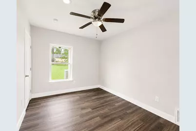 904 E Austin Street, Luling, TX 78648 - Photo 8