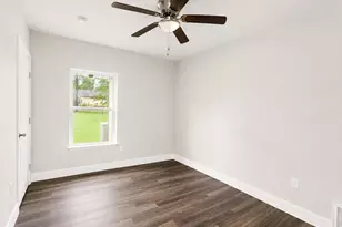 904 E Austin St, Luling, TX 78648 - Photo 8
