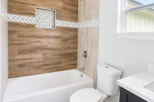 904 E Austin St, Luling, TX 78648 - Photo 6