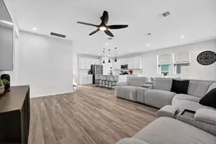 637 Seabiscuit Dr, Jarrell, TX 76537 - Photo 10