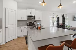 129 Esparza Dr, Bastrop, TX 78602 - Photo 8