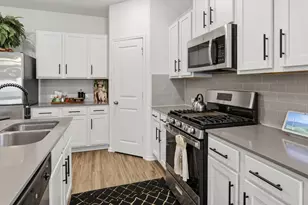 129 Esparza Dr, Bastrop, TX 78602 - Photo 8