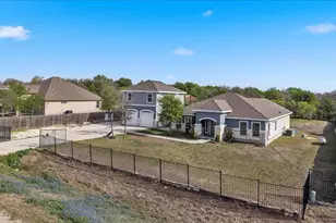 285 La Fortuna Dr, Del Valle, TX 78617 - Photo 2