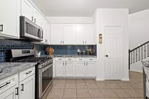 1712 Lynnville Trail, Austin, TX 78727 - Photo 6