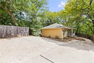 1311 E M. Franklin Ave, Austin, TX 78721 - Photo 16