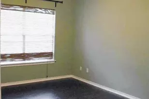 1704 S College St, Georgetown, TX 78626 - Photo 4