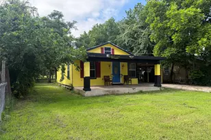 506 Ruddy St, Lockhart, TX 78644 - Photo 2