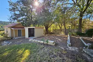 18111 Gregg Bluff Rd, Jonestown, TX 78645 - Photo 16