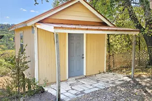 18111 Gregg Bluff Rd, Jonestown, TX 78645 - Photo 12