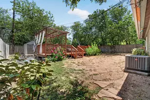 200 E Skyview Rd, Austin, TX 78752 - Photo 26