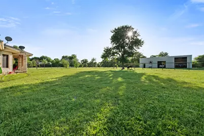 3060 Fm 1704, Elgin, TX 78621 - Photo 28