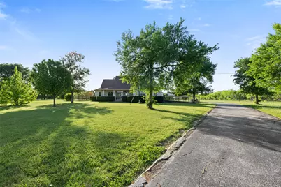 3060 Fm 1704, Elgin, TX 78621 - Photo 4
