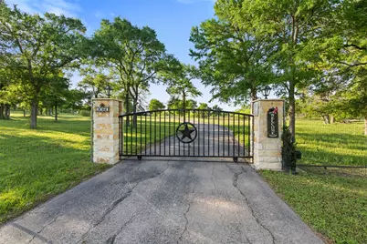 3060 Fm 1704, Elgin, TX 78621 - Photo 2