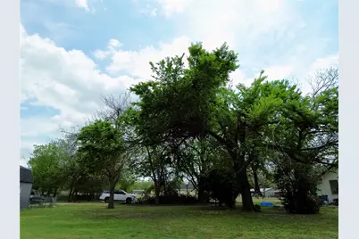 303 E Wolf Street, Granger, TX 76530 - Photo 6