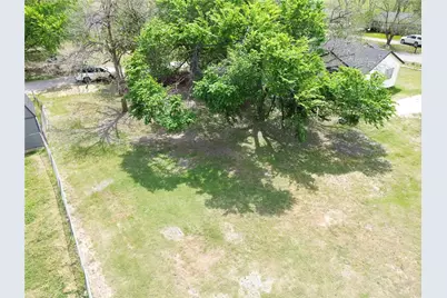 303 E Wolf Street, Granger, TX 76530 - Photo 8