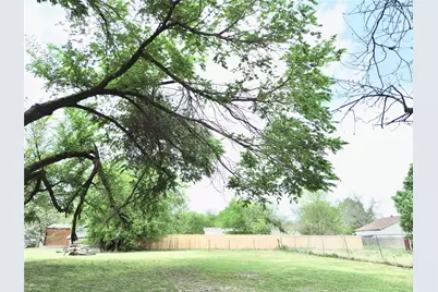 303 E Wolf Street, Granger, TX 76530 - Photo 6