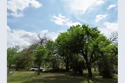 303 E Wolf Street, Granger, TX 76530 - Photo 4