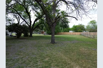 303 E Wolf Street, Granger, TX 76530 - Photo 2