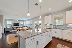 7800 Peccary Dr, Austin, TX 78744 - Photo 8