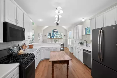 300 N Carriage Hills Drive, Georgetown, TX 78626 - Photo 6