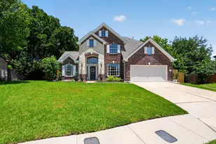 300 N Carriage Hills Dr, Georgetown, TX 78626 - Photo 2
