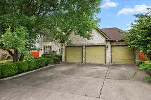 310 N Carriage Hills Dr, Georgetown, TX 78626 - Photo 2