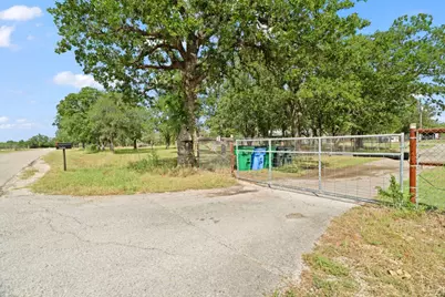 3434 Prairie Lea Road, Kingsbury, TX 78638 - Photo 2