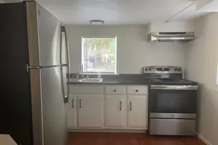 417 S Commerce St, Lockhart, TX 78644 - Photo 4