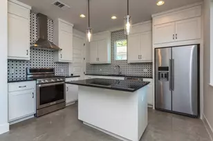 1182 Ridgeway Dr, Austin, TX 78702 - Photo 10