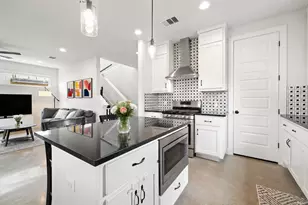 1182 Ridgeway Dr, Austin, TX 78702 - Photo 8