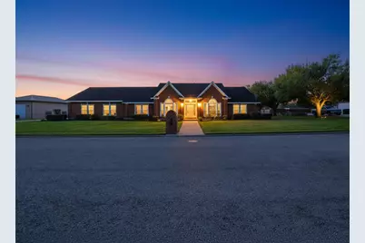 714 Louisiana Avenue, Shiner, TX 77984 - Photo 2