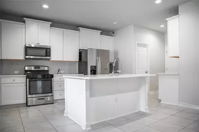 341 Mary Max Cir Circle, San Marcos, TX 78666 - Photo 2
