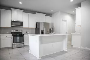 341 Mary Max Cir Circle, San Marcos, TX 78666 - Photo 2