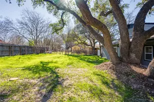 809 N West St, Burnet, TX 78611 - Photo 32