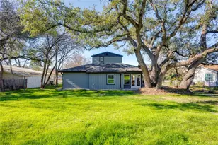 809 N West St, Burnet, TX 78611 - Photo 36