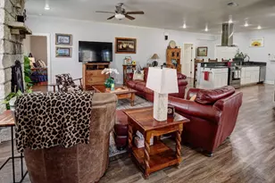 8500 Rosanky Rd, Waelder, TX 78959 - Photo 20