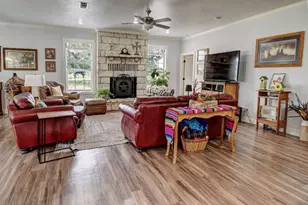 8500 Rosanky Rd, Waelder, TX 78959 - Photo 16