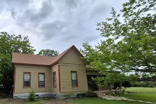 204 W Salty St, Thorndale, TX 76577 - Photo 2